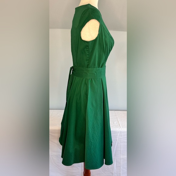 Elegant Green Dress - Picture 3 of 11